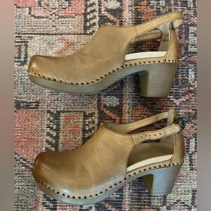 Dansko Sassy in Tan Burnished Leather size 41.